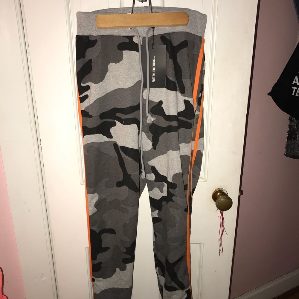 PrettyLittleThing Camo Joggers